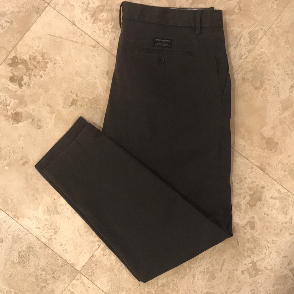 Banana Republic Tapered Fit 33x32 - EUC